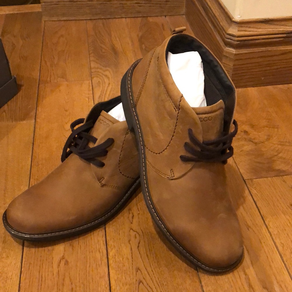 Brand new Ecco chukka waterproof boot